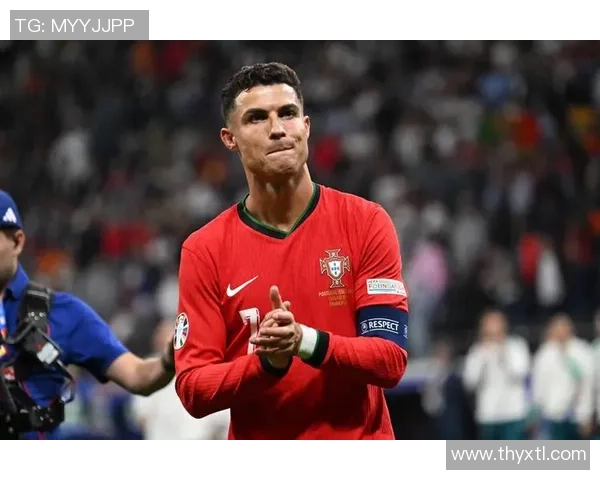 全球足球明星风采：从梅西到C罗，盘点当代足坛顶级球员的辉煌历程