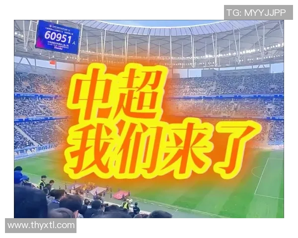 球星挑战铁笼足球极限赛场，谁能突破重围夺得胜利荣耀