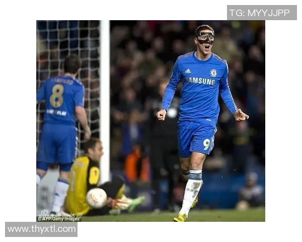 足球球星戴面具神秘亮相揭示背后的故事与挑战